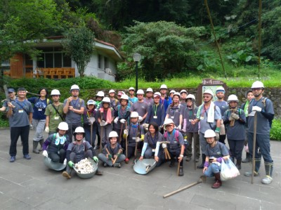 羅東林管處賴錫祿處長率領同仁參與，讓參與之志工和林管處同仁一起合作打造一個符合多數人都能體驗的自然步道環境。