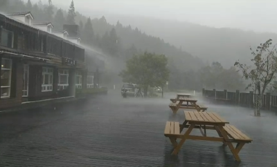 太平山莊風雨交加