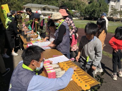 羅東林管處廉政宣導戳戳樂有獎徵答及發票換樹苗活動