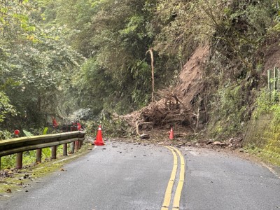 區內道路發生邊坡坍方2