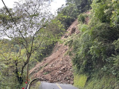 區內道路發生邊坡坍方3