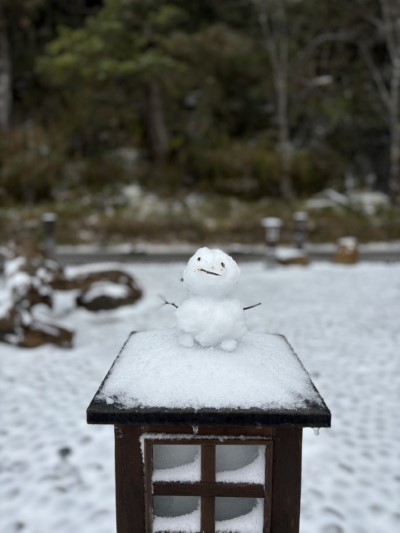 遊客喜堆小雪人