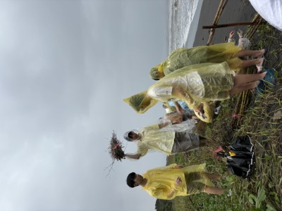 羅東高中雨中完成堆砂籬3