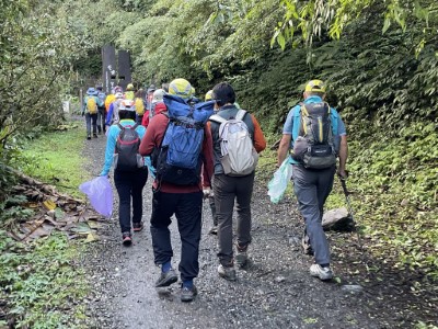 噶瑪蘭山岳協會志工進行聖母登山步道淨山及設施巡檢