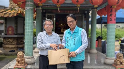 圖1、宜蘭縣冬山鄉林鄉長峻輔與林業保育署宜蘭分署蕭分署長崇仁，共同號召大眾關心及維護蘭陽埤塘水圳，以達到人與自然和諧共存之目標