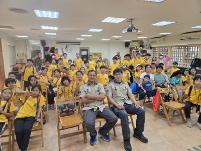 「護管員職人講座」：113年度優秀護管員黃翊倫、林光正與參與者合影