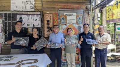 林業保育署宜蘭分署蕭崇仁分署長12日至宜蘭縣大同鄉茂安村雅拜商店進行「保育柑仔店」揭牌