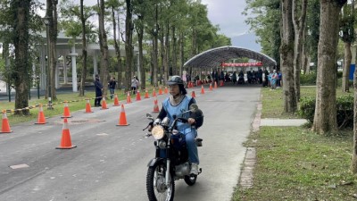 騎乘循環檔機車測驗1