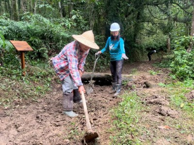 雙連埤古水圳修復工作假期-耆老親自示範