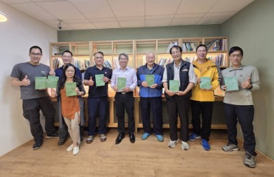 林業及自然保育署宜蘭分署蕭崇仁分署長與同仁和楊勝任教授合影