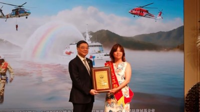 行政院卓榮泰院長親自表揚表揚宜蘭縣宜蘭縣噶瑪蘭山岳協會(汪靜玟理事長代表)榮獲搜救有功人員