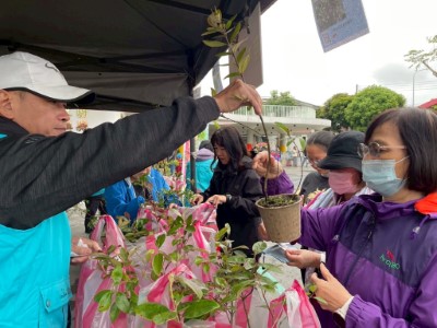 贈苗活動1